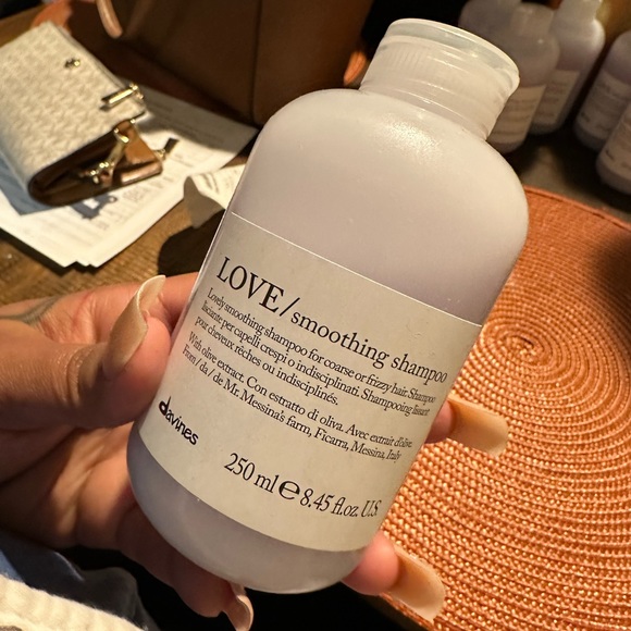 Davine Love Shampoo - Picture 1 of 2